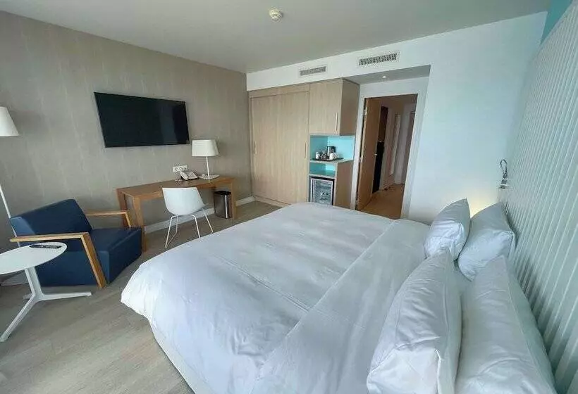 اتاق خانوادگی با چشمانداز دریا, Radisson Blu Resort & Spa, Ajaccio Bay