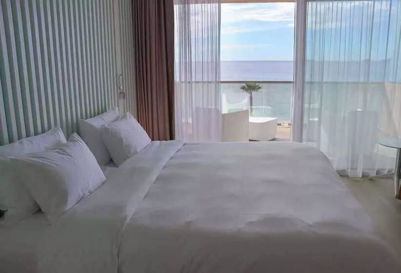 اتاق خانوادگی با چشمانداز دریا, Radisson Blu Resort & Spa, Ajaccio Bay