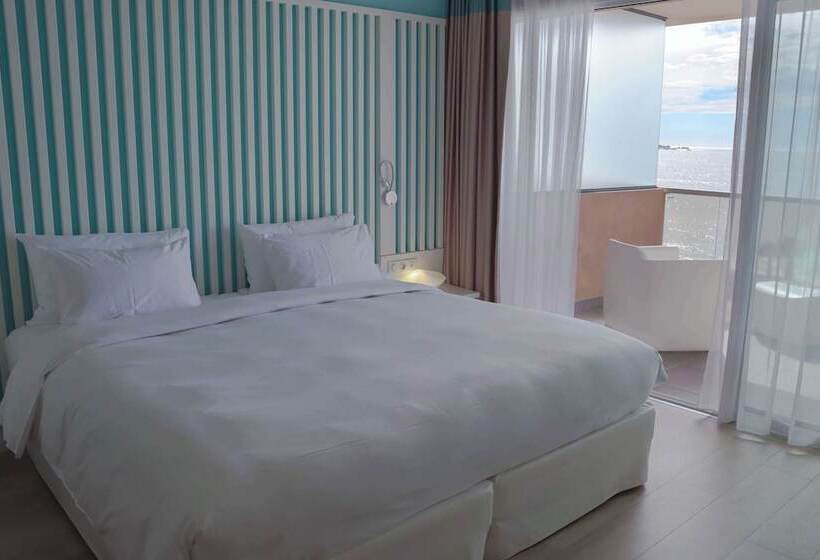 اتاق خانوادگی با چشم‌انداز دریا, Radisson Blu Resort & Spa, Ajaccio Bay