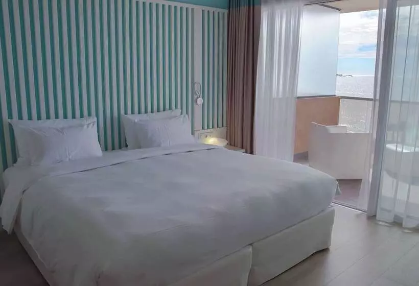 اتاق خانوادگی با چشمانداز دریا, Radisson Blu Resort & Spa, Ajaccio Bay