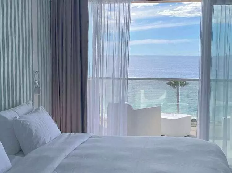 اتاق پرمیوم با چشمانداز دریا, Radisson Blu Resort & Spa, Ajaccio Bay