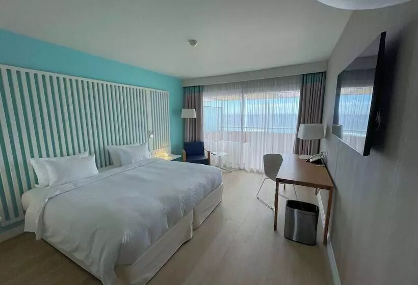اتاق پرمیوم با چشمانداز دریا, Radisson Blu Resort & Spa, Ajaccio Bay