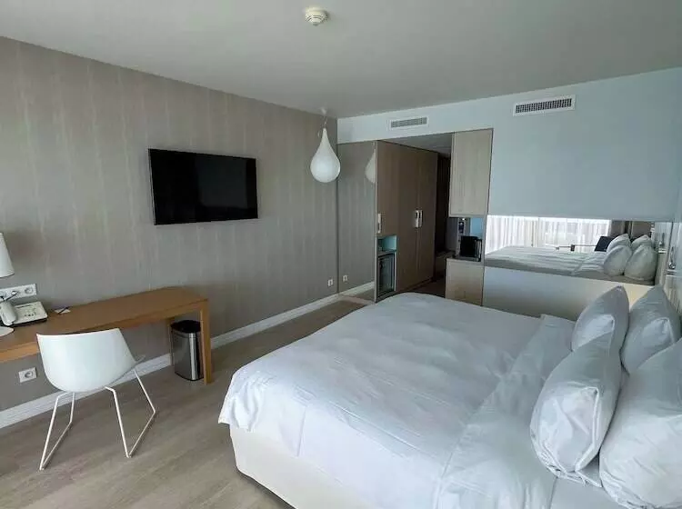 اتاق پرمیوم با چشمانداز دریا, Radisson Blu Resort & Spa, Ajaccio Bay
