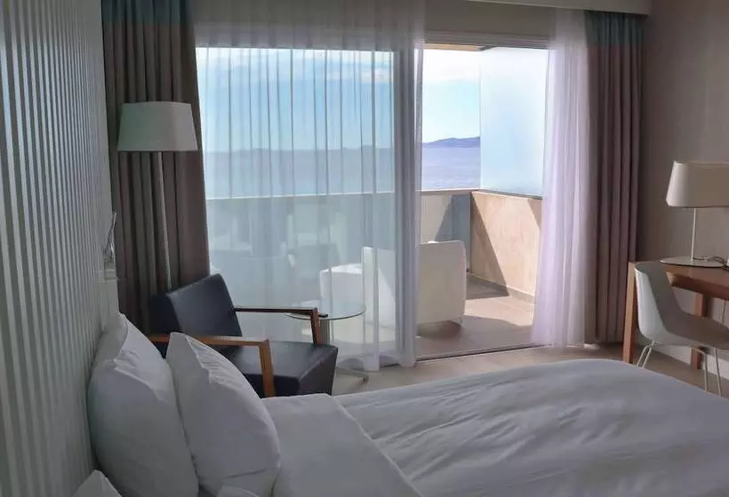 اتاق سوپریور با چشمانداز دریا و بالکن, Radisson Blu Resort & Spa, Ajaccio Bay