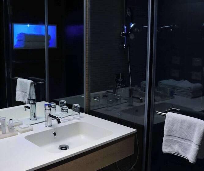 اتاق استاندارد با بالکن, Radisson Blu Resort & Spa, Ajaccio Bay