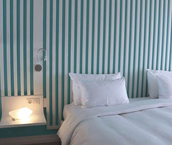 اتاق سوپریور با چشم‌انداز دریا و بالکن, Radisson Blu Resort & Spa, Ajaccio Bay