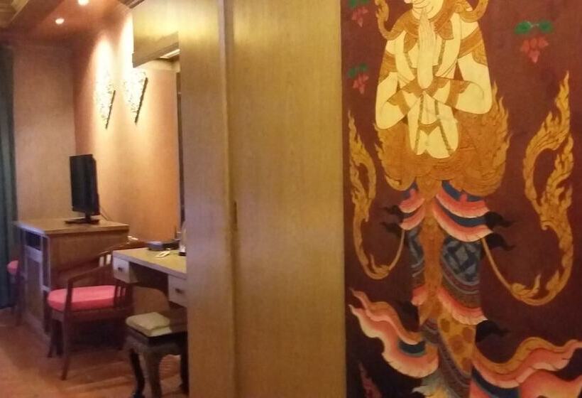 غرفة ديلوكس, Royal Phawadee Village Patong   2 Minutes Walk To The Beach