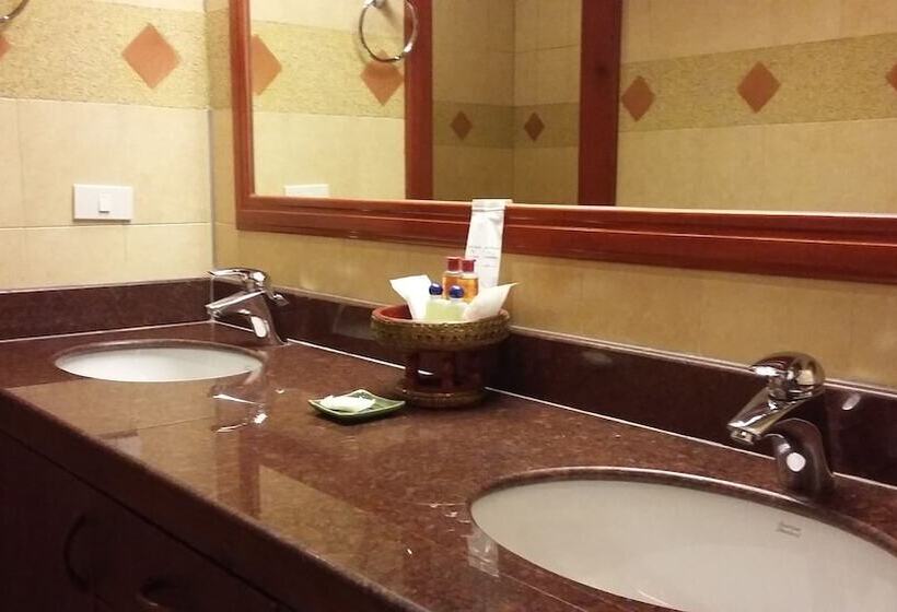 جناح ديلوكس, Royal Phawadee Village Patong   2 Minutes Walk To The Beach