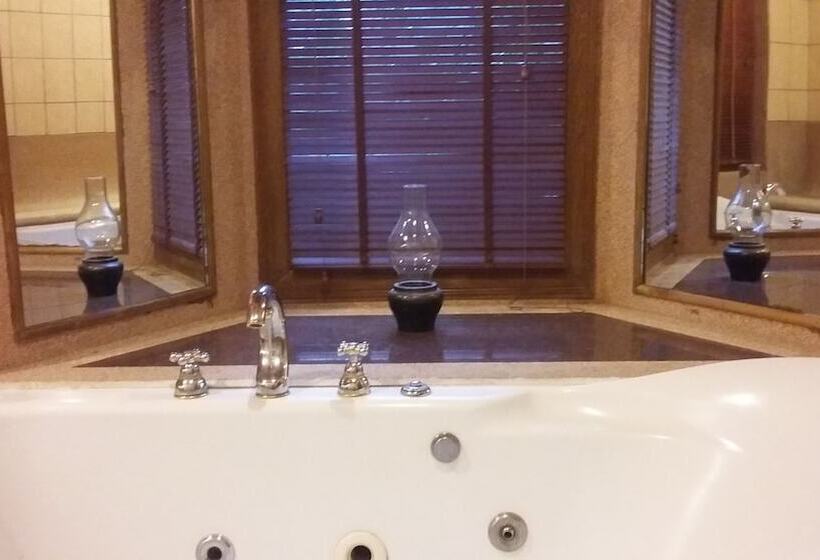 ‫فيلا غرفة نوم واحدة, Royal Phawadee Village Patong   2 Minutes Walk To The Beach