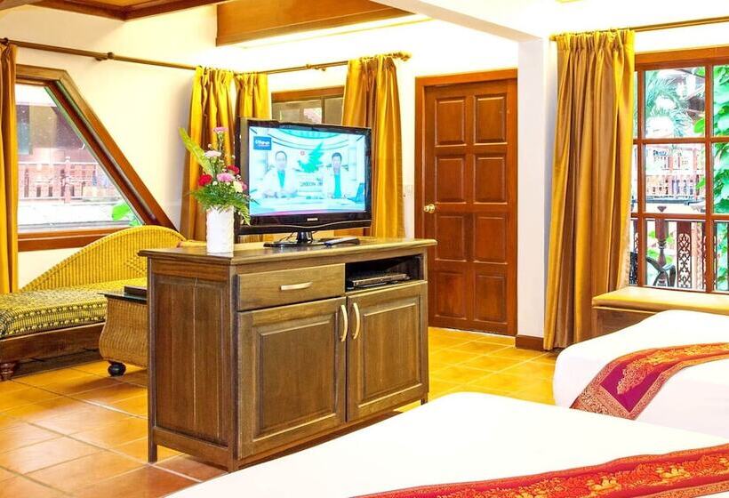 جناح عائلي, Royal Phawadee Village Patong   2 Minutes Walk To The Beach