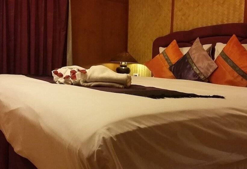 غرفة سوبيريور, Royal Phawadee Village Patong   2 Minutes Walk To The Beach