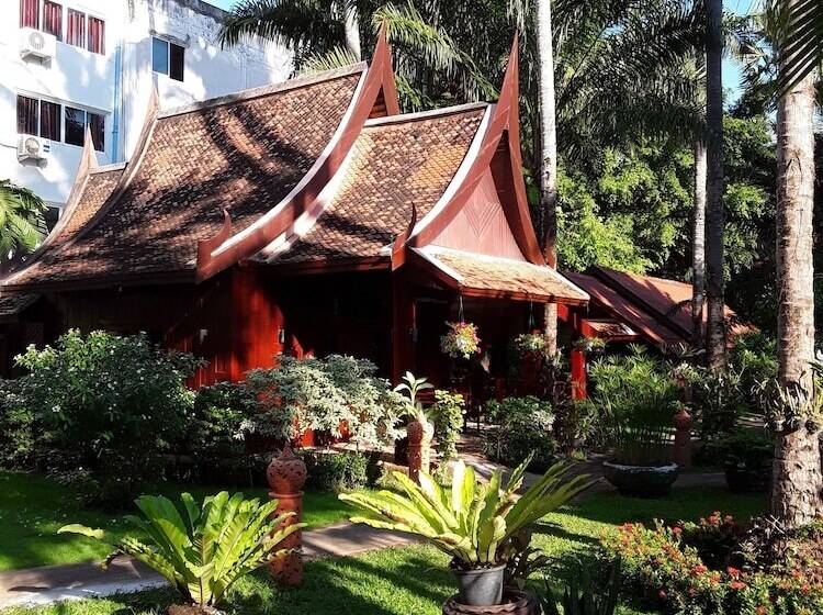 ‫فيلا غرفة نوم واحدة, Royal Phawadee Village Patong   2 Minutes Walk To The Beach