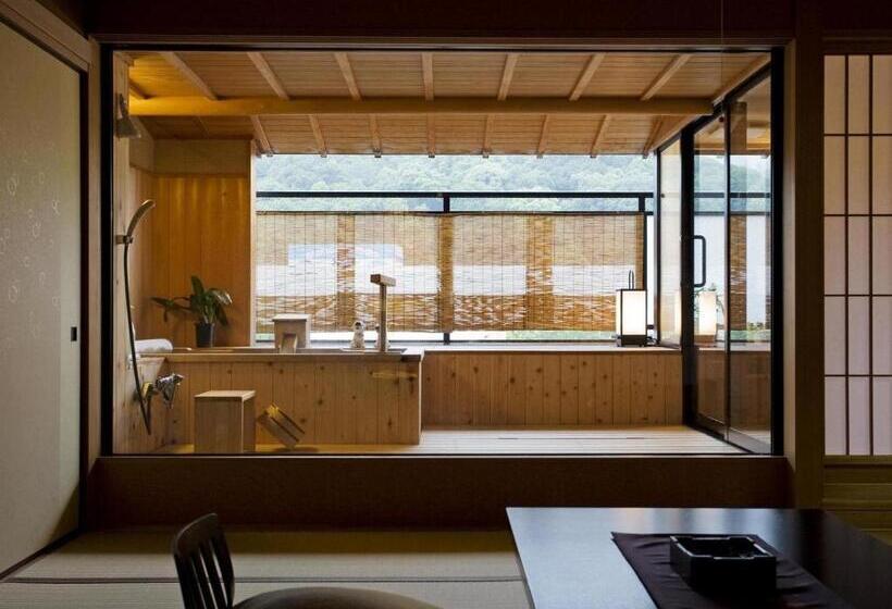 اتاق سوپریور, Kotohira Onsen Kotosankaku