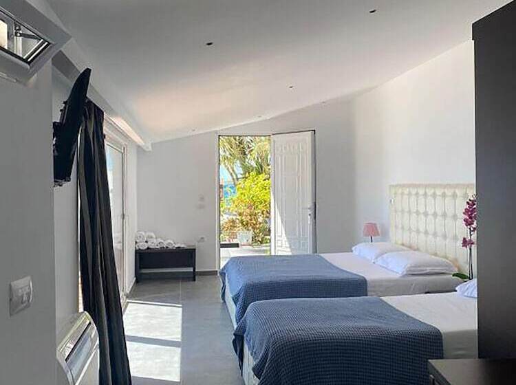 Standard Triple Room Sea View, Nertili