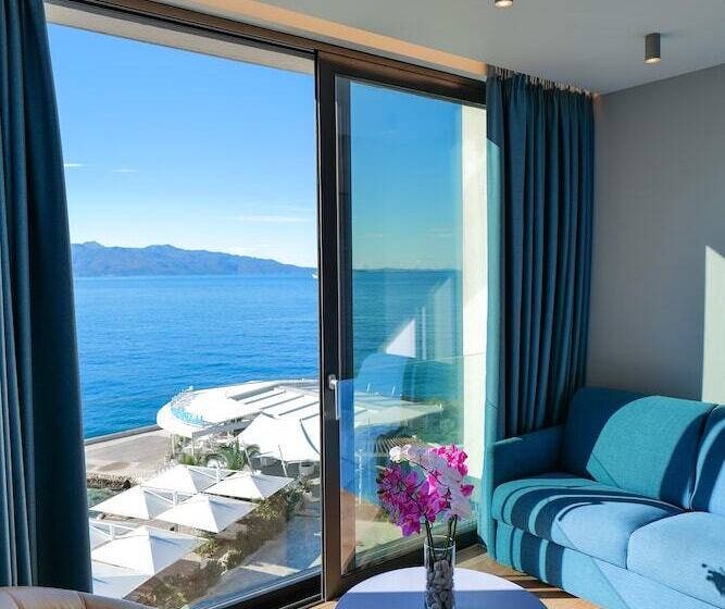 سوییت با چشم‌انداز دریا, Nertili