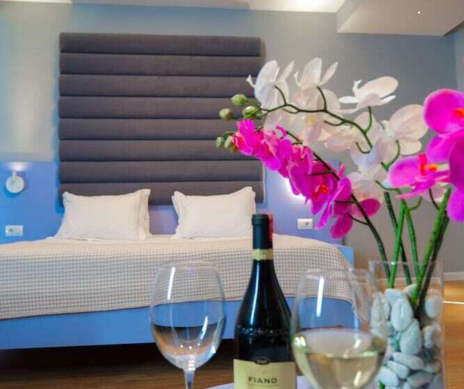 سوییت با چشم‌انداز دریا, Nertili