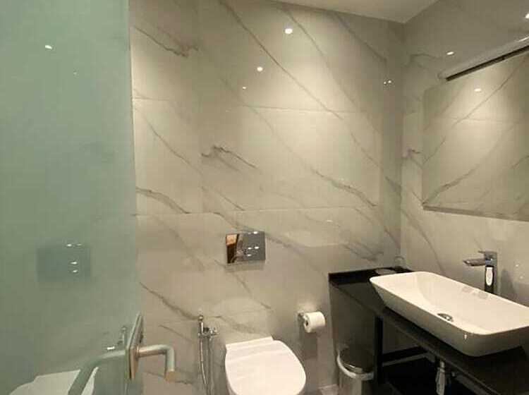 اتاق لوکس با چشم‌انداز دریا, Nertili