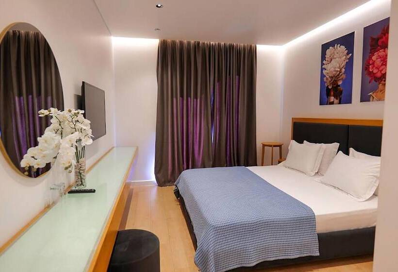 اتاق لوکس با چشم‌انداز دریا, Nertili