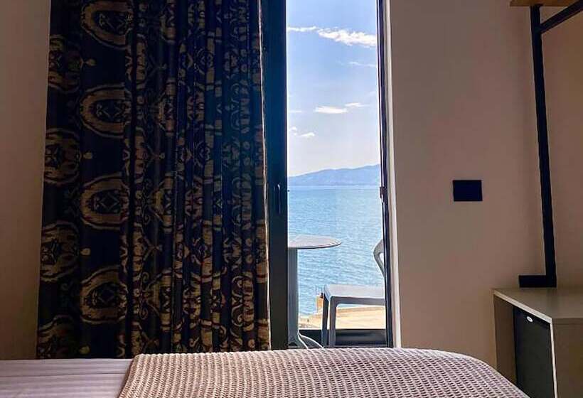 اتاق استاندارد با چشم‌انداز دریا, Nertili