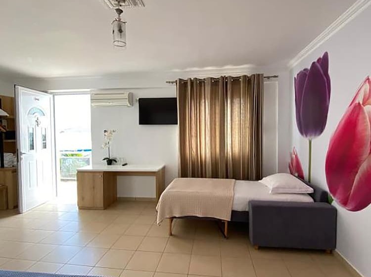 اتاق استاندارد چهارنفره با بالکن, Nertili