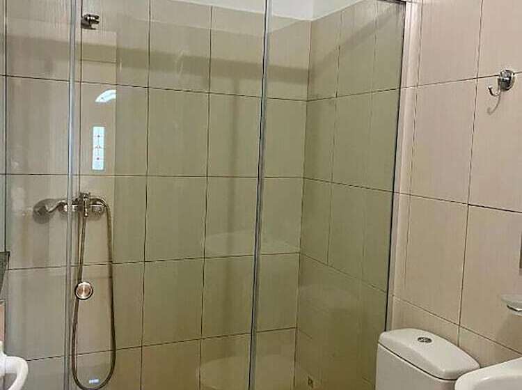 اتاق استاندارد سه تخته با بالکن, Nertili