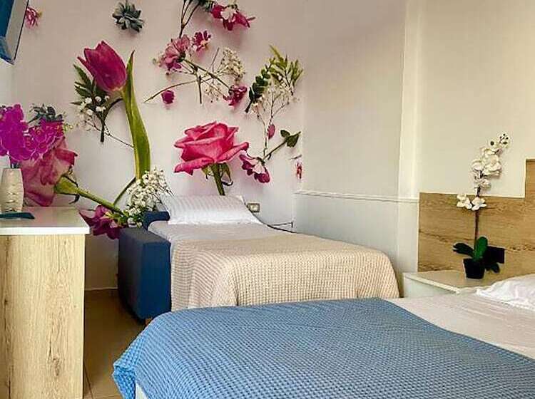 اتاق استاندارد سه تخته با بالکن, Nertili