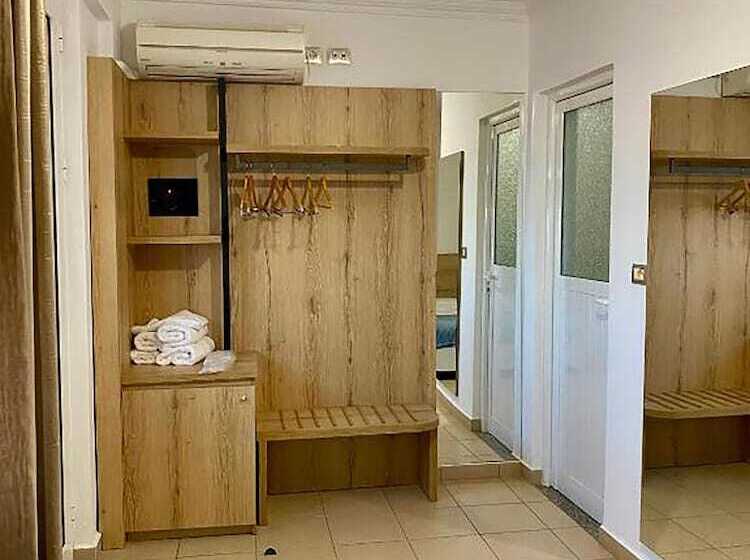 اتاق استاندارد سه تخته با بالکن, Nertili