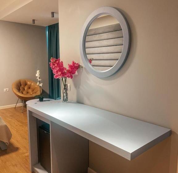 سوییت با چشم‌انداز دریا, Nertili