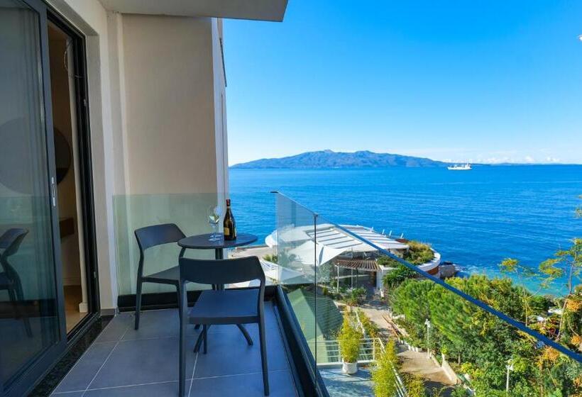 سوییت جونیور با چشم‌انداز جانبی دریا, Nertili