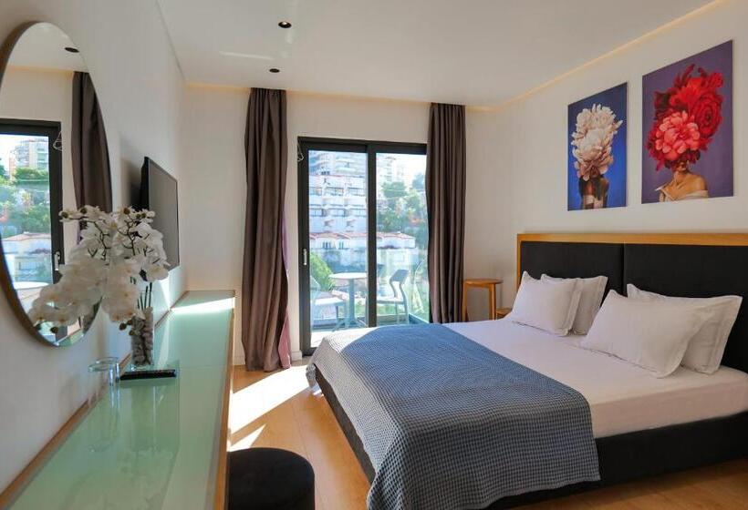 اتاق لوکس با چشم‌انداز دریا, Nertili