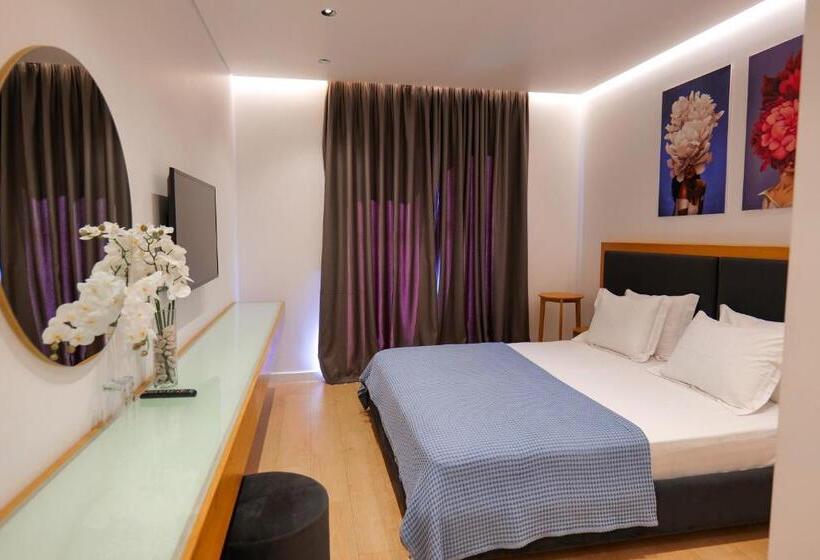 اتاق لوکس با چشم‌انداز دریا, Nertili