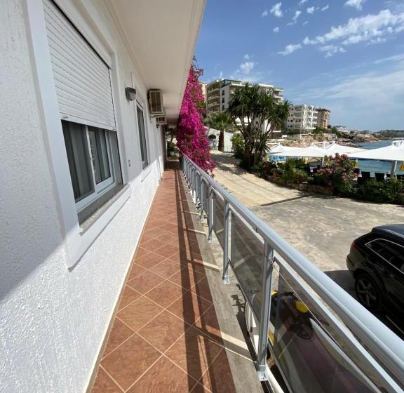 اتاق استاندارد چهارنفره با بالکن, Nertili