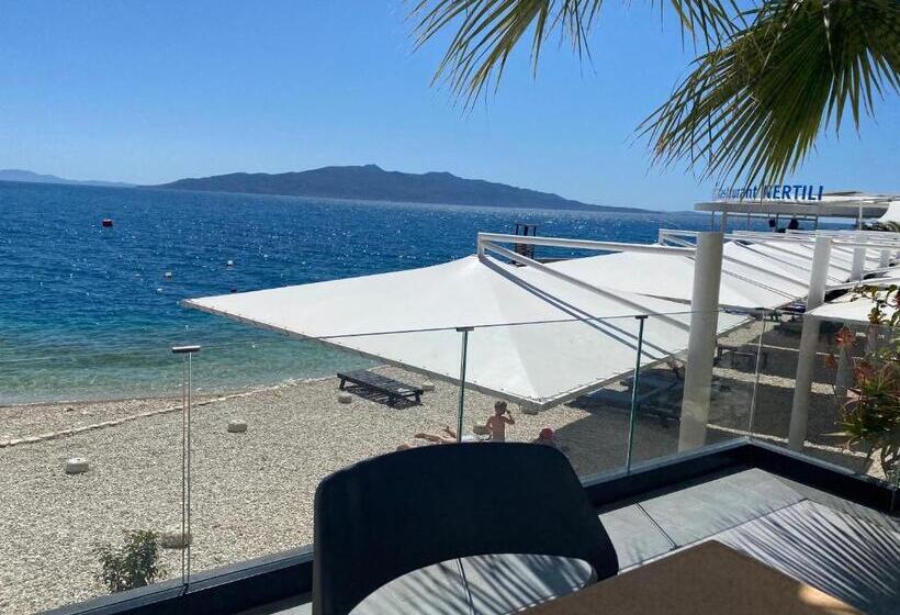 Standard Triple Room Sea View, Nertili
