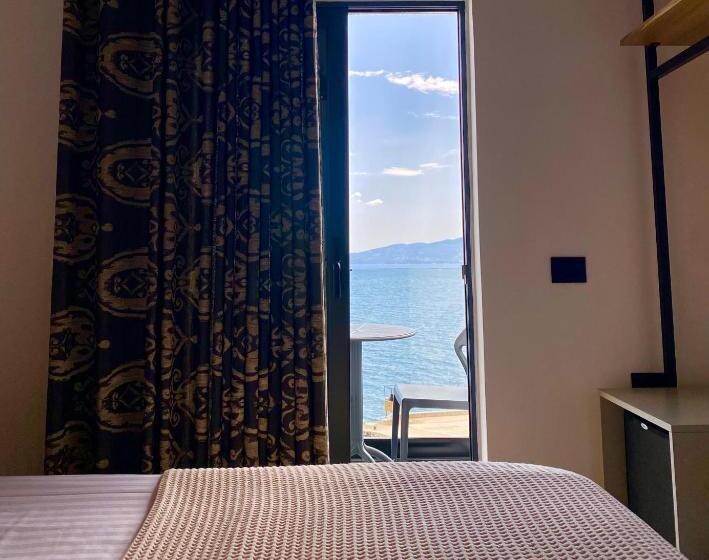 اتاق استاندارد با چشم‌انداز دریا, Nertili