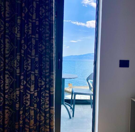 اتاق استاندارد با چشم‌انداز دریا, Nertili