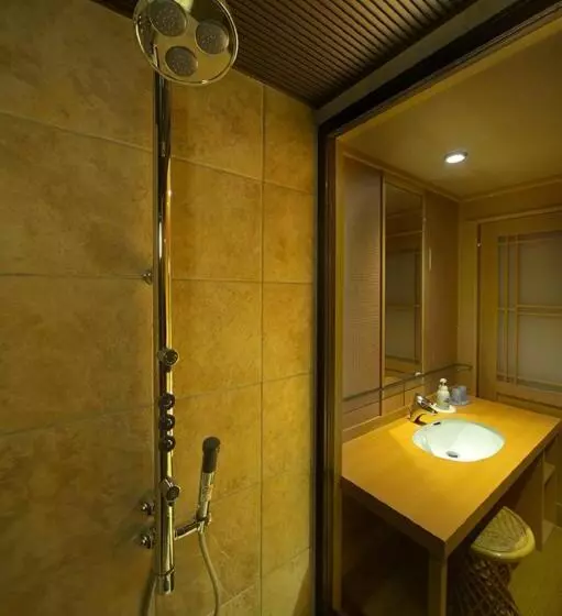 اتاق استاندارد چهار تخته, Kasuitei Ooya