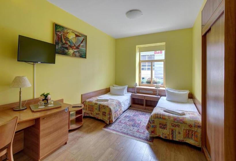 اتاق استاندارد, In Astra