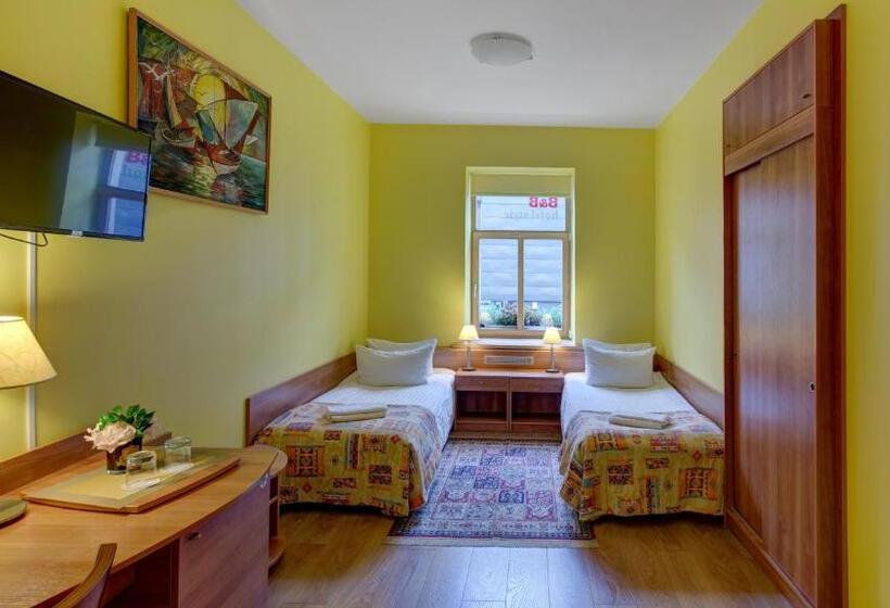 اتاق استاندارد, In Astra