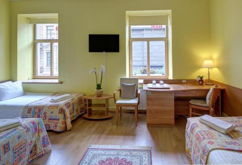 اتاق استاندارد چهار تخته, In Astra