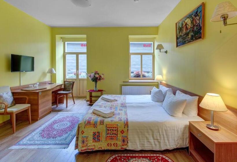 اتاق استاندارد, In Astra