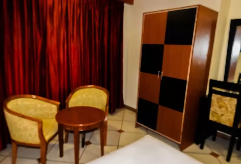 اتاق اجرایی, Emarald Hotels