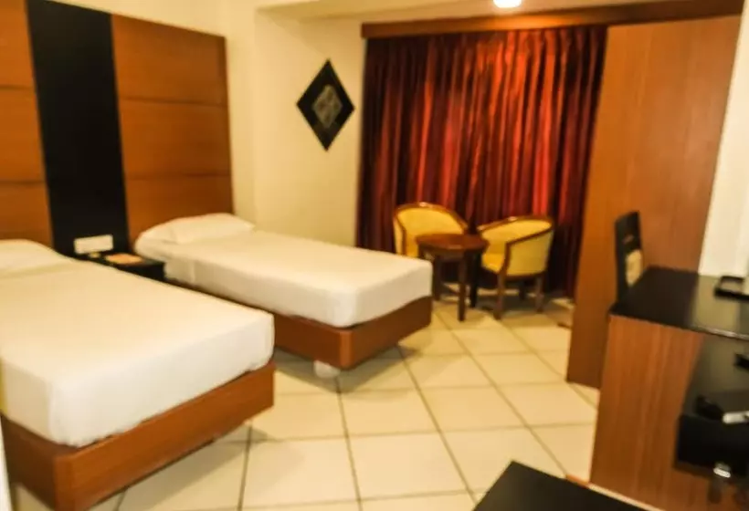 اتاق اجرایی, Emarald Hotels