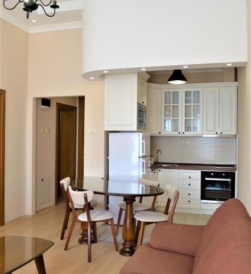 آپارتمان 1 خوابه, Chola Guest House