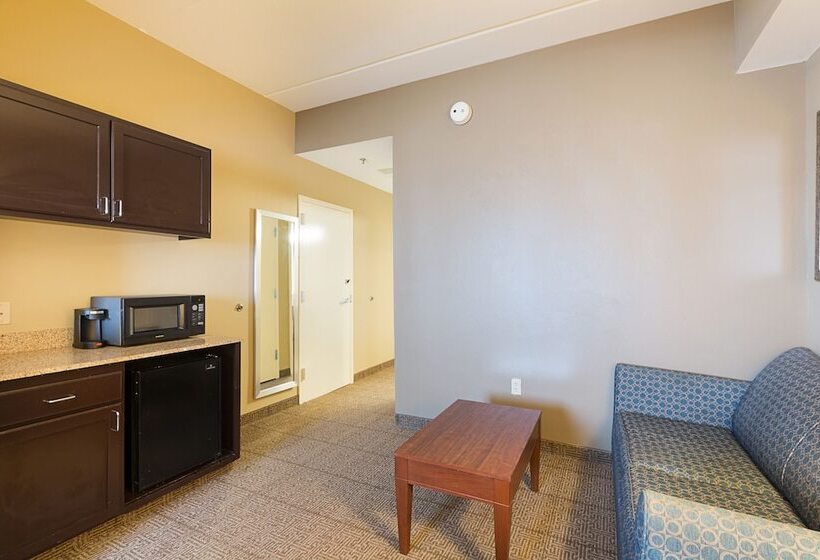 جناح, Comfort Suites Beachside