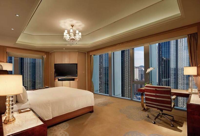 חדר דלוקס, Conrad Dalian