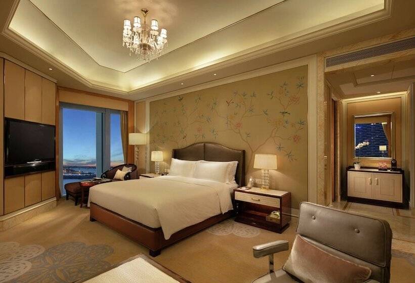 חדר דלוקס, Conrad Dalian