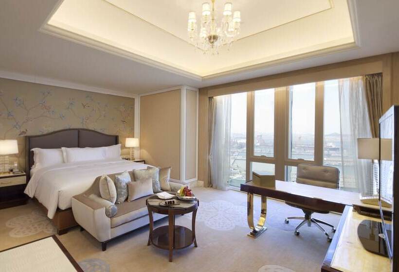 חדר אקזקיוטיב, Conrad Dalian