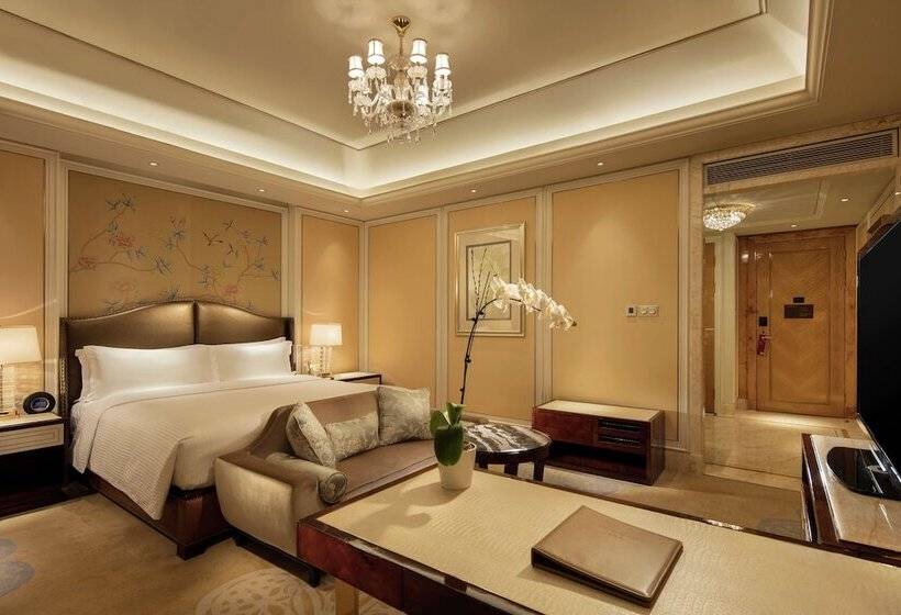 חדר אקזקיוטיב, Conrad Dalian