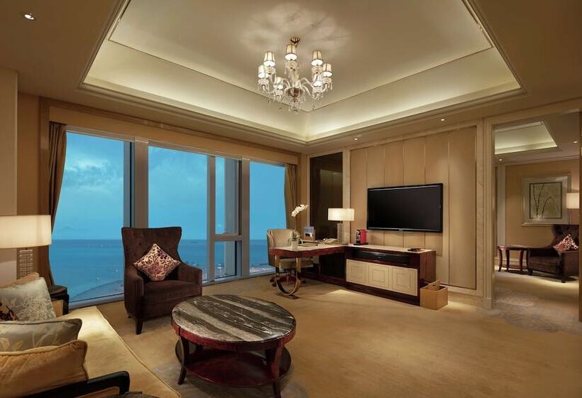 סוויטה אקזקיוטיב, Conrad Dalian