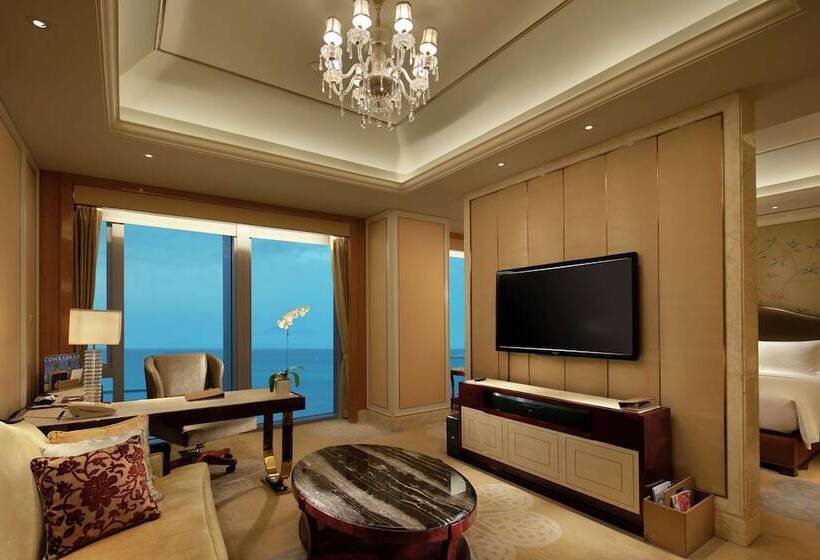 סוויטת ג'וניור, Conrad Dalian